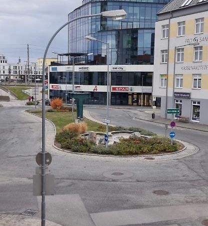 Nina Apartment Wiener Neustadt Bagian luar foto