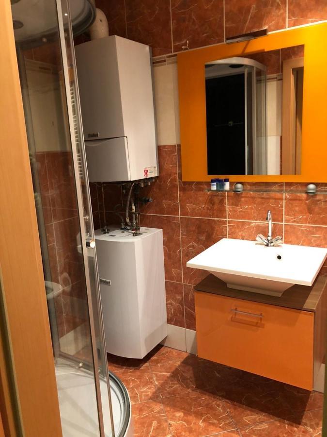 Nina Apartment Wiener Neustadt Bagian luar foto